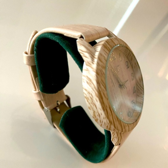 $3/10 Fashionable Watch - Picture 4 of 4